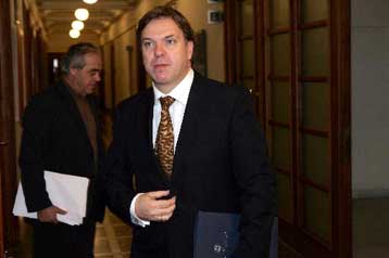 Αμετακίνητη η κυβέρνηση στη σύσταση εξεταστικής για την οικονομία