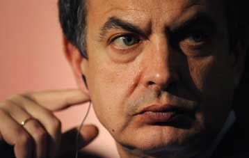 Στήριξη Θαπατέρο στις προσπάθειες της ελληνικής κυβέρνησης με επίθεση στις αγορές