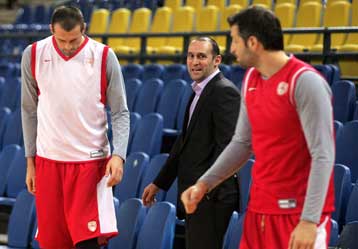 Στην προπόνηση οι Αγγελόπουλοι, στην 12άδα ο Μπουρούσης