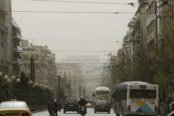 Νέφος αφρικανικής προέλευσης καλύπτει το Λεκανοπέδιο και τα νησιά του ΝΑ Αιγαίου