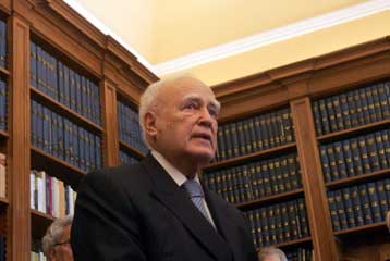 Διακύβευμα της εποχής μας η ένταξη των μεταναστών, λέει ο Κάρολος Παπούλιας