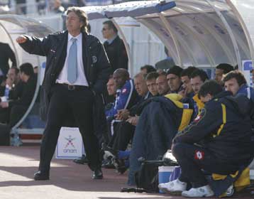 Διαφωνία Βλάχου και Δώνη για τη διαιτησία στον αγώνα Ατρόμητος – Αστέρας