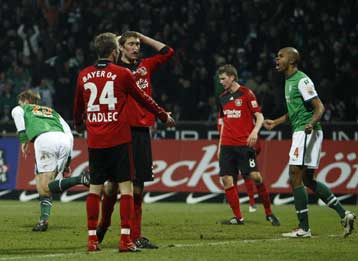 Η Βέρντερ ισοφάρισε τη Μπάγερν στις καθυστερήσεις και έφερε ισοβαθμία στην κορυφή