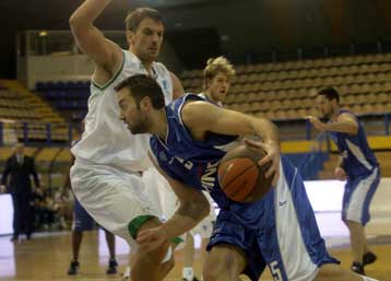 Σε τροχιά πρόκρισης παραμένουν Αρης και Πανελλήνιος