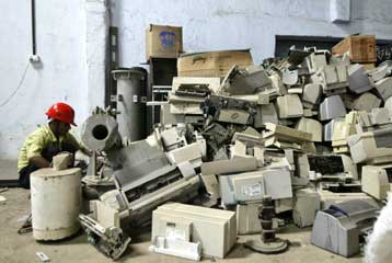 Βουνά «ηλεκτρονικών» σκουπιδιών απειλούν τις αναπτυσσόμενες χώρες
