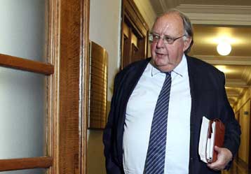 «Βόμβα» Πάγκαλου για τη μονιμότητα στο δημόσιο τομέα