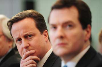 Στα όρια της κοινοβουλευτικής πλειοψηφίας το προβάδισμα των Τόρις στη Βρετανία