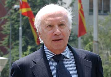 «Δεν κομίζω νέα πρόταση» δηλώνει ο Μάθιου Νίμιτς από τα Σκόπια