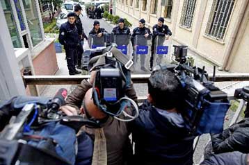 «Ολομέλεια πασάδων» στην Αγκυρα μετά το κύμα συλλήψεων αποστράτων