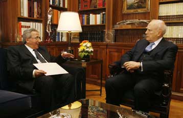 Στο Προεδρικό Μέγαρο ο Γ.Παναγόπουλος με βολές κατά των αγορών