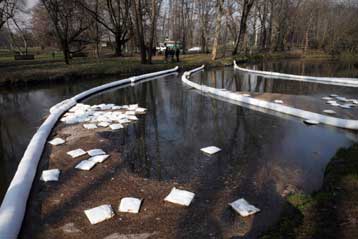 Σε σαμποτάζ αποδίδεται μεγάλη πετρελαιοκηλίδα στον Πάδο της Ιταλίας