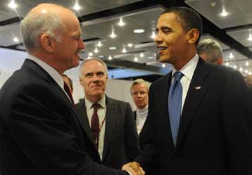 Πρόσκληση να επισκεφθεί τον Λευκό Οίκο έλαβε ο Γ.Παπανδρέου