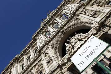 Ανατράπεται η καταδίκη Μιλς για διαφθορά και… ακολουθεί ο Μπερλουσκόνι