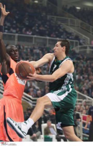 Έχασε το… στέμμα του ο Παναθηναϊκός με 70-67 από την Μπαρτσελόνα στο ΟΑΚΑ