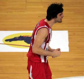 Η θέληση του Τεόντοσιτς για νίκη στο ΟΑΚΑ και το πρόβλημα με τον Μπουρούση