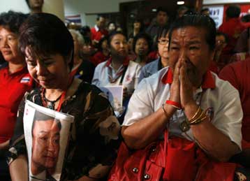 Σε κατασχέσεις περιουσιακών στοιχείων του Σιναουάτρα προχωρά η Ταϊλάνδη