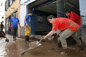 Νέες καταιγίδες απειλούν τη Μαδέιρα μετά τις φονικές πλημμύρες