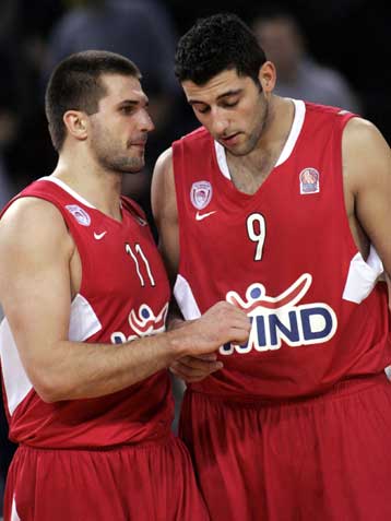 Διπλός «πονοκέφαλος» με Μπουρούση και Κλέιζα, αίσθημα υπεροχής από Παπαλουκά