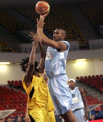 Βήμα για τα πλέι οφ έκανε ο Κολοσσός που νίκησε την ΑΕΚ με 64-59 στο Ελληνικό