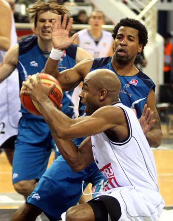 Εσπασε το… ρόδι η Καβάλα στην Πυλαία με 84-77 επί του ΠΑΟΚ