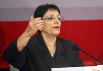 Σε «συλλογική αντεπίθεση» για τα νέα μέτρα καλεί η Αλέκα Παπαρήγα