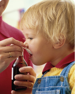 Συχνά λάθη στην δοσολογία των παιδιατρικών φαρμάκων κάνουν οι γονείς