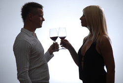 Το αλκοόλ προστατεύει την καρδιά των ανδρών όχι όμως των γυναικών