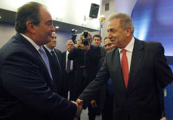 Βέλη Αβραμόπουλου προς Καραμανλή για την οικονομική κρίση