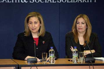 Σκανδαλώδη αδιαφορία για την υπόθεση πλάσματος αίματος καταγγέλλει το υπ.Υγείας