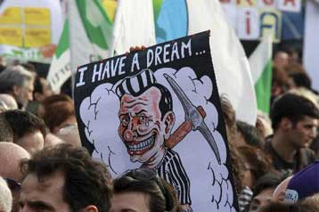 «Αρχιερέας» της κάθαρσης εμφανίζεται τώρα ο Σίλβιο Μπερλουσκόνι