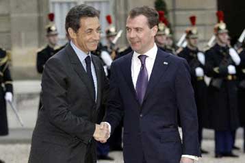 Έτοιμος να εξετάσει «έξυπνες» κυρώσεις κατά του Ιράν δηλώνει ο Μεντβέντεφ