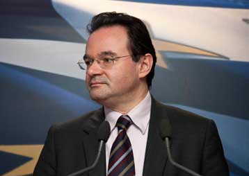 Συνάντηση Παπακωνσταντίνου με κλιμάκιο της Standard & Poors