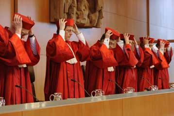 Αντισυνταγματικός κρίθηκε γερμανικός νόμος για στοιχεία συνδιαλέξεων