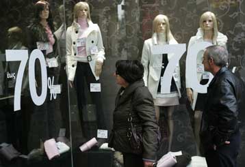 «Η φημολογία για νέα μέτρα παγώνει την αγορά» λέει ο Εμπορικός Σύλλογος Πειραιά