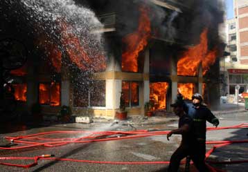 Πυρκαγιά σε γνωστό κλαμπ στην λεωφόρο Βουλιαγμένης