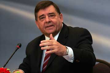 «Ναι» επί της αρχής στα οικονομικά μέτρα από τον Γιώργο Καρατζαφέρη