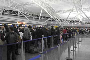 Ένα παιδί (!) σε ρόλο ελεγκτή εναέριας κυκλοφορίας στο JFK της Νέας Υόρκης