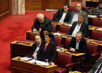 «Απορρίπτει ασυζητητί» τα κυβερνητικά μέτρα για την οικονομία το ΚΚΕ