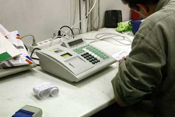 Από τις 15 Μαρτίου σε ισχύ οι νέοι συντελεστές του ΦΠΑ