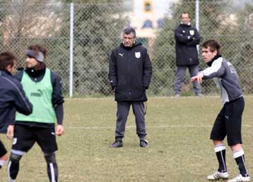 Ο Σάντος περιμένει διεθνείς εν όψει του Πανθρακικού