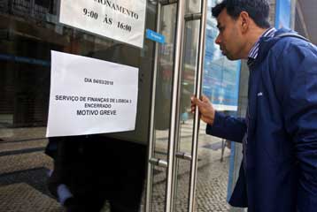 Επιμένει στα μέτρα λιτότητας η κυβέρνηση της Πορτογαλίας παρά την απεργία