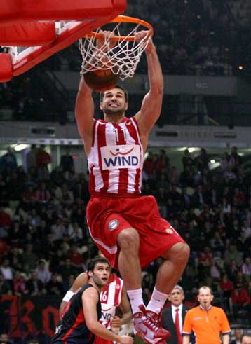 Με «κατοστάρα» επί της Κάχα Λαμποράλ… βλέπει Παρίσι ο Ολυμπιακός