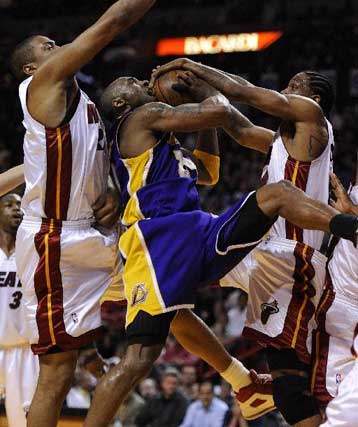 Μεγάλη νίκη των Χιτ στην παράταση επί των Λέικερς