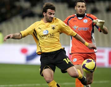 Ο Μάκος στην αποστολή της ΑΕΚ εν όψει ΑΕΛ, έξω ο Παυλής