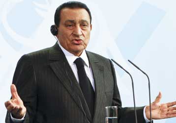 Σε χειρουργική επέμβαση υποβάλλεται ο 81χρονος Χόσνι Μουμπάρακ