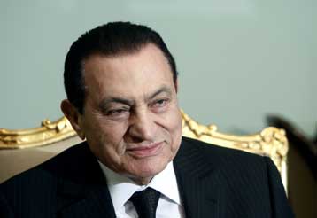 Επιτυχής η χειρουργική επέμβαση στον Αιγύπτιο πρόεδρο Μουμπάρακ