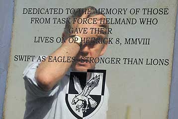 Αιφνιδιαστική επίσκεψη στο Αφγανιστάν πραγματοποίησε ο Γκόρντον Μπράουν