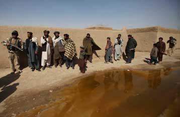 Πολύνεκρες συγκρούσεις μεταξύ αντιμαχόμενων ισλαμιστών ανταρτών στο Αφγανιστάν