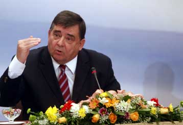 Επικίνδυνη για τη χώρα η «φαγωμάρα» στα κόμματα, λέει ο Γ.Καρατζαφέρης