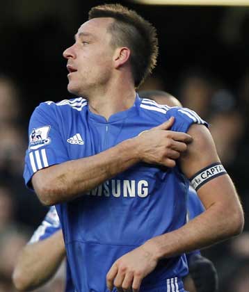 Πρόκριση με ξέσπασμα από Τέρι για την Τσέλσι, ανατροπή με Κάριου για την Αστον Βίλα